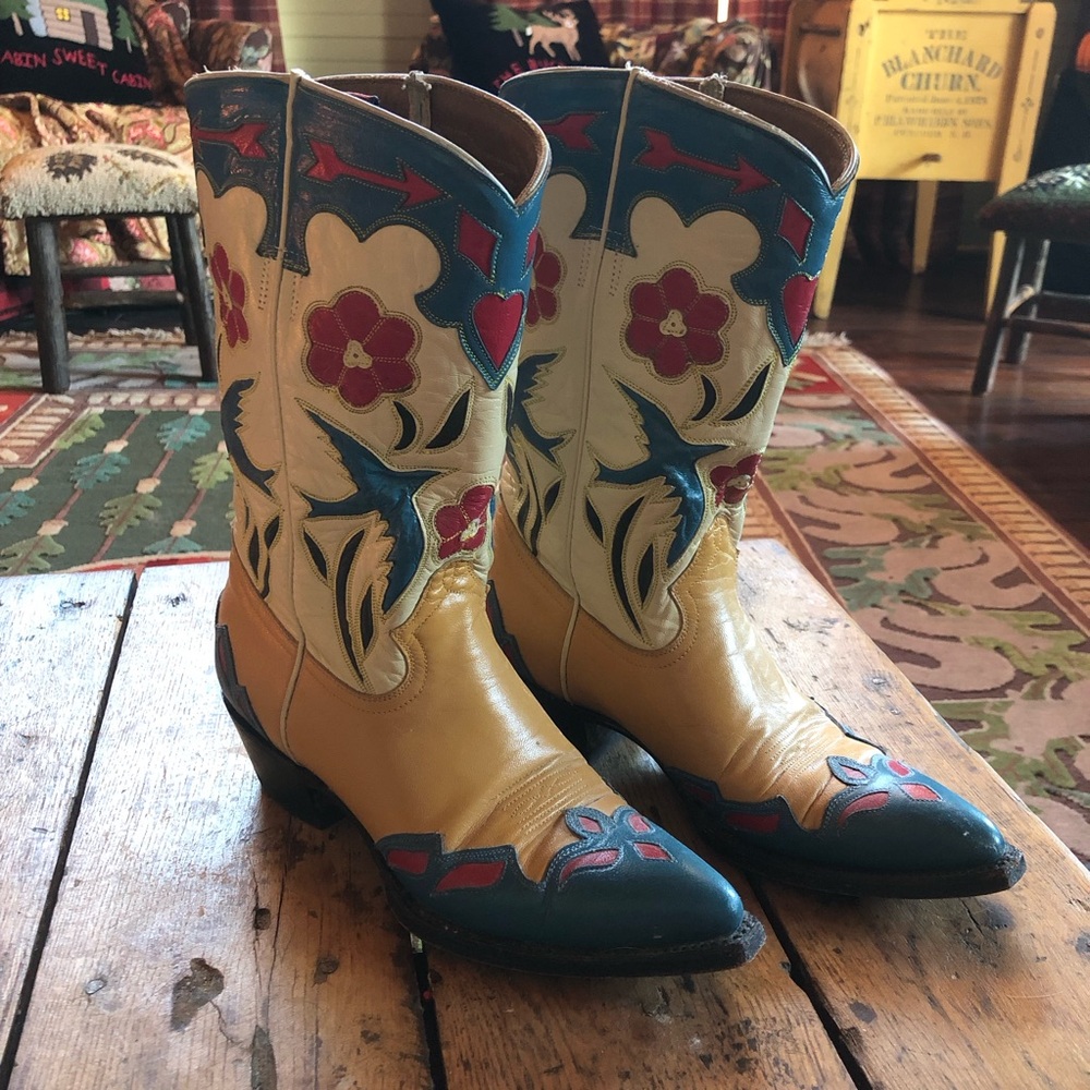 Montana brand true authentic western boots. Styled after Gene Autry’s boots